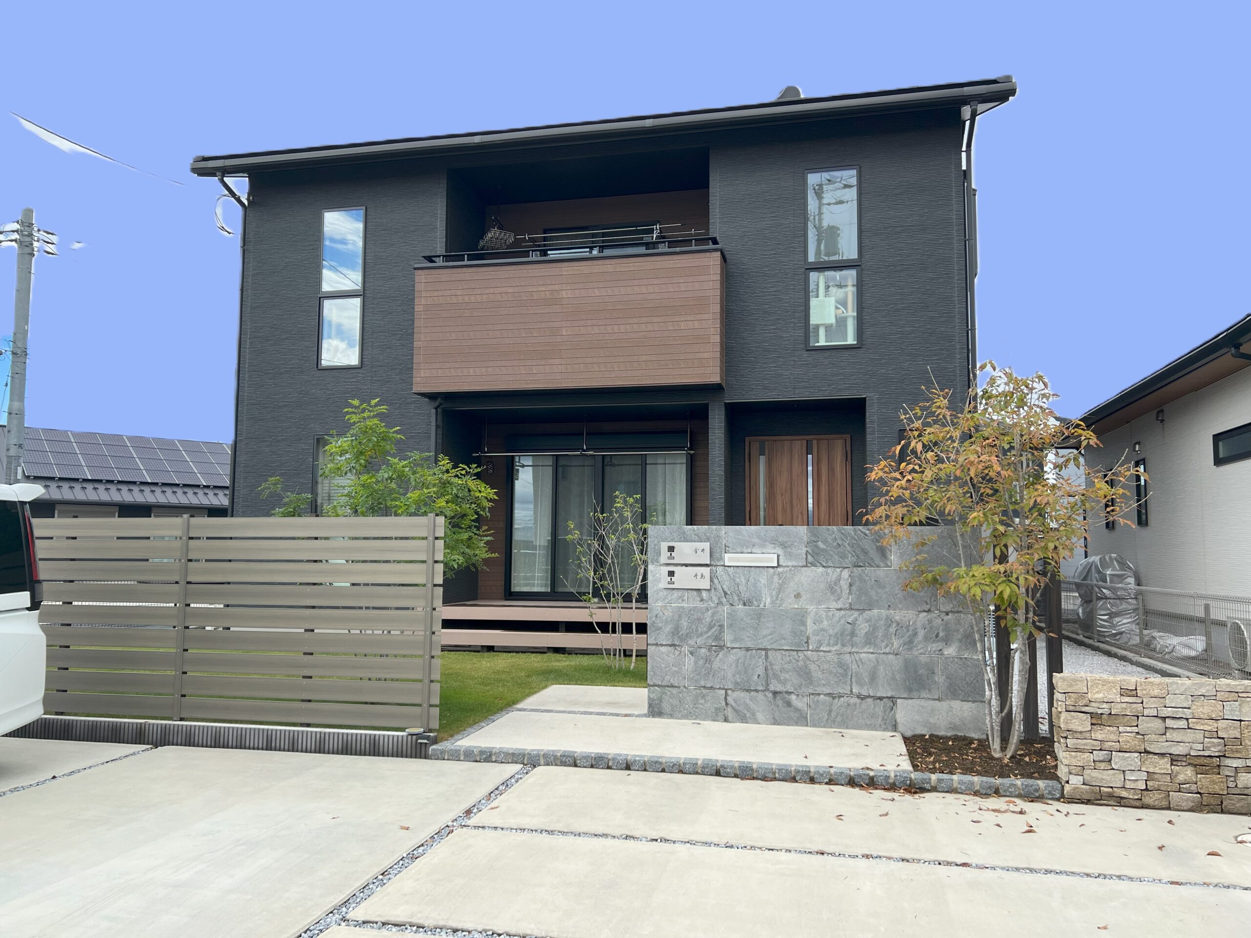 施工事例_天然石タイルの門柱